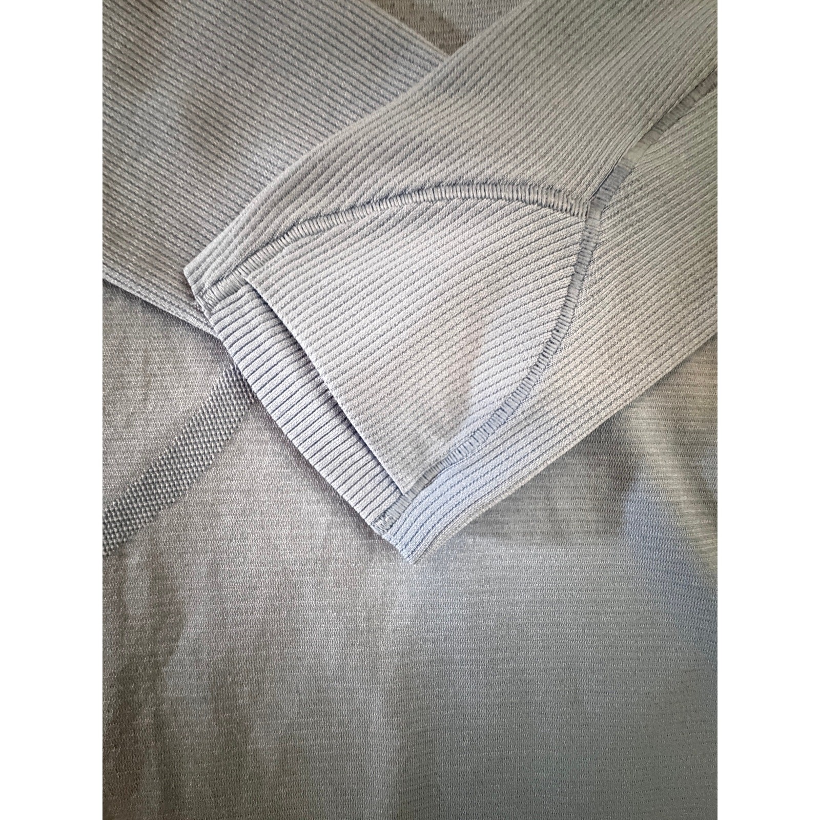 Lululemon Swiftly Tech Long-Sleeve Shirt 2.0Hip Length