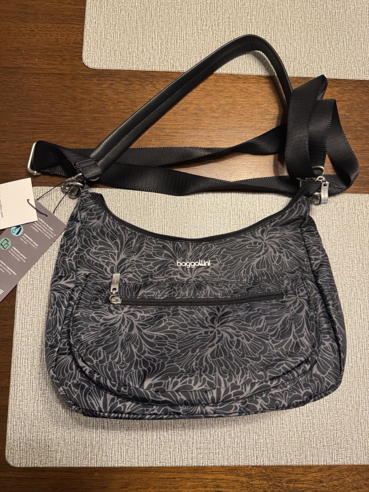 NWT Baggallini Modern pocket half moon crossbody in Midnight Blossom