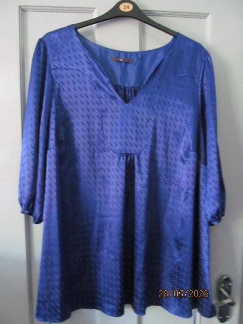 LADIES STRIKING ROYAL BLUE V NECK TOP SIZE 28/30