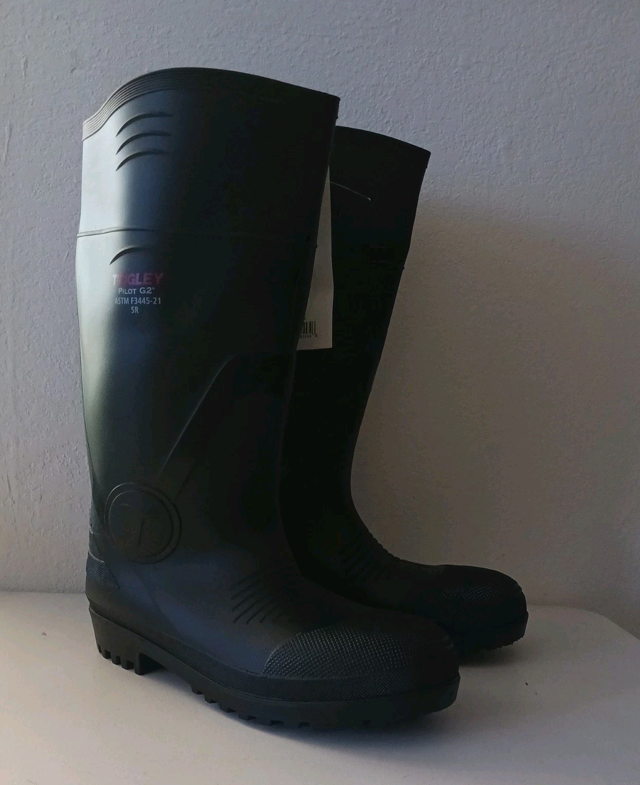 Tingley Pilot G2 Knee Boot Composite Plain Toe Size 9 Black Tingley