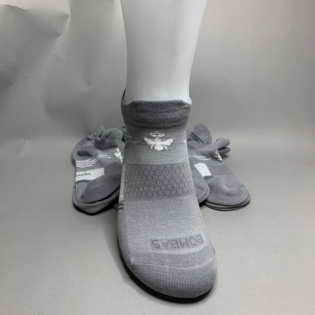 Bombas Men Women Ankle Quarter Socks 4 Pairs Dark Gray Charcoal Size L Large