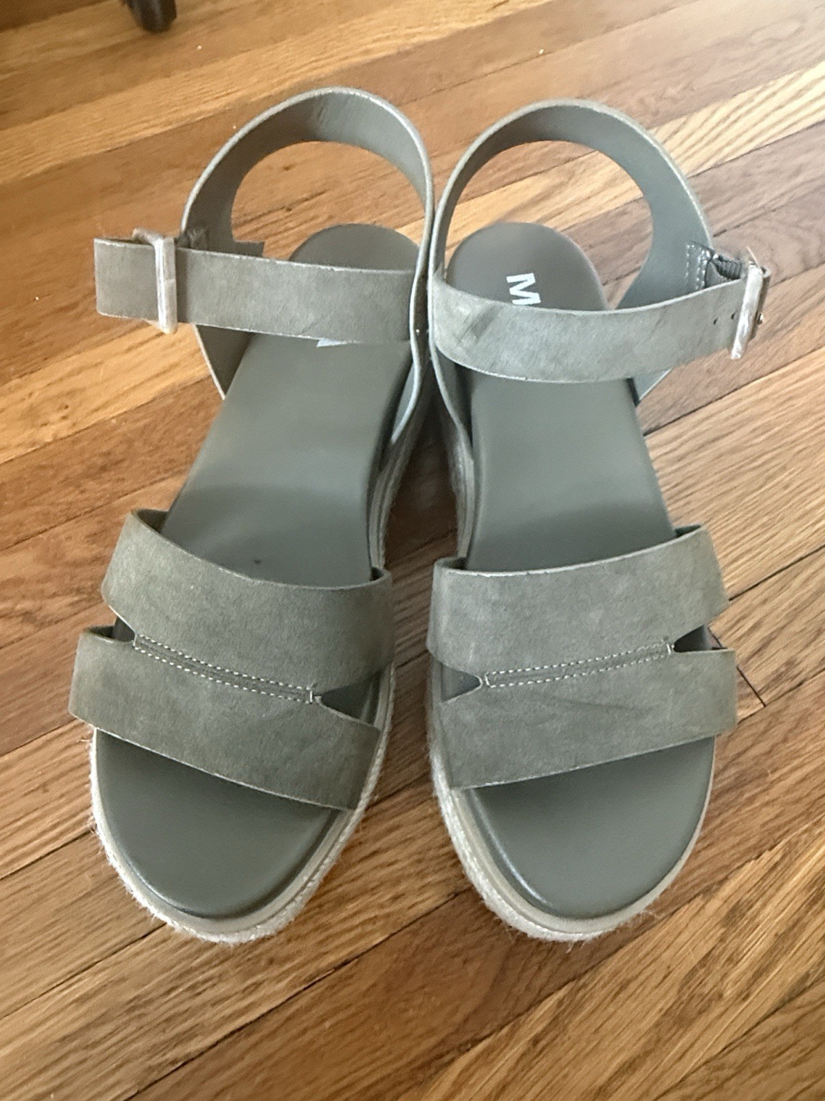 MÍA Sandals Women’s Size 6 1/12 Olive Green