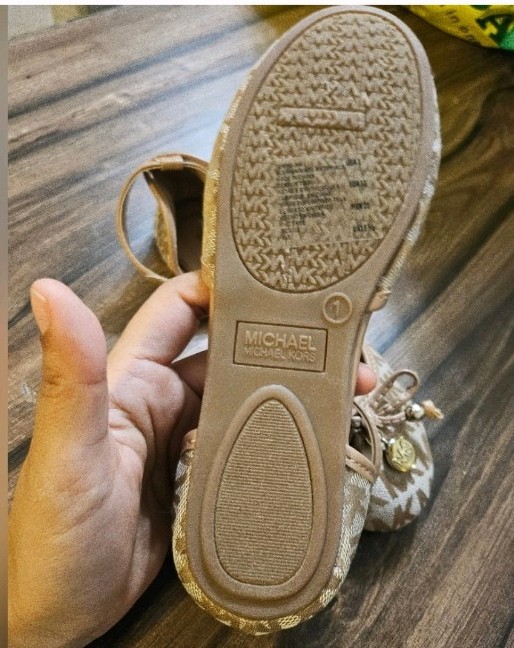 Michael Kors Flat for Girls