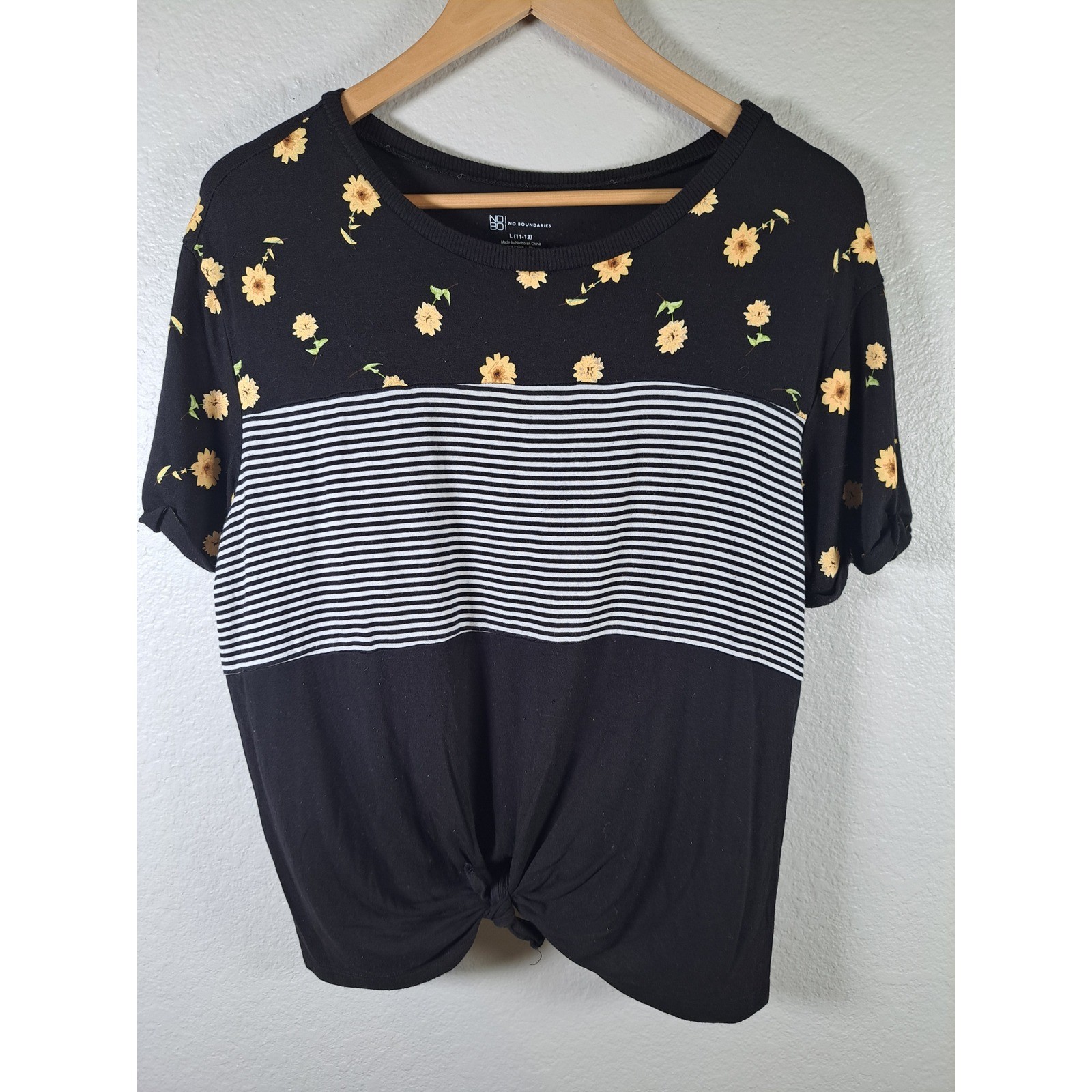 No Boundaries Floral Striped Front Tie Knot Top Black Yellow Large 11-13
