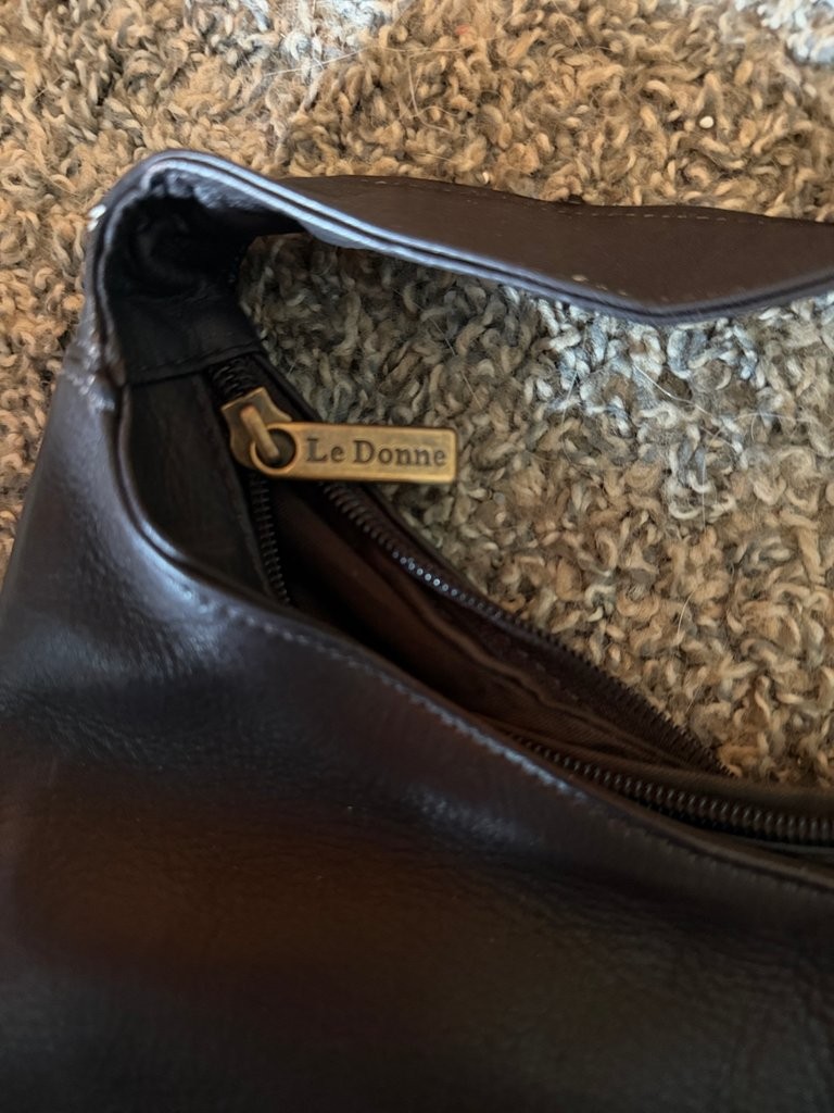Le Donne Leather Shoulder Bag