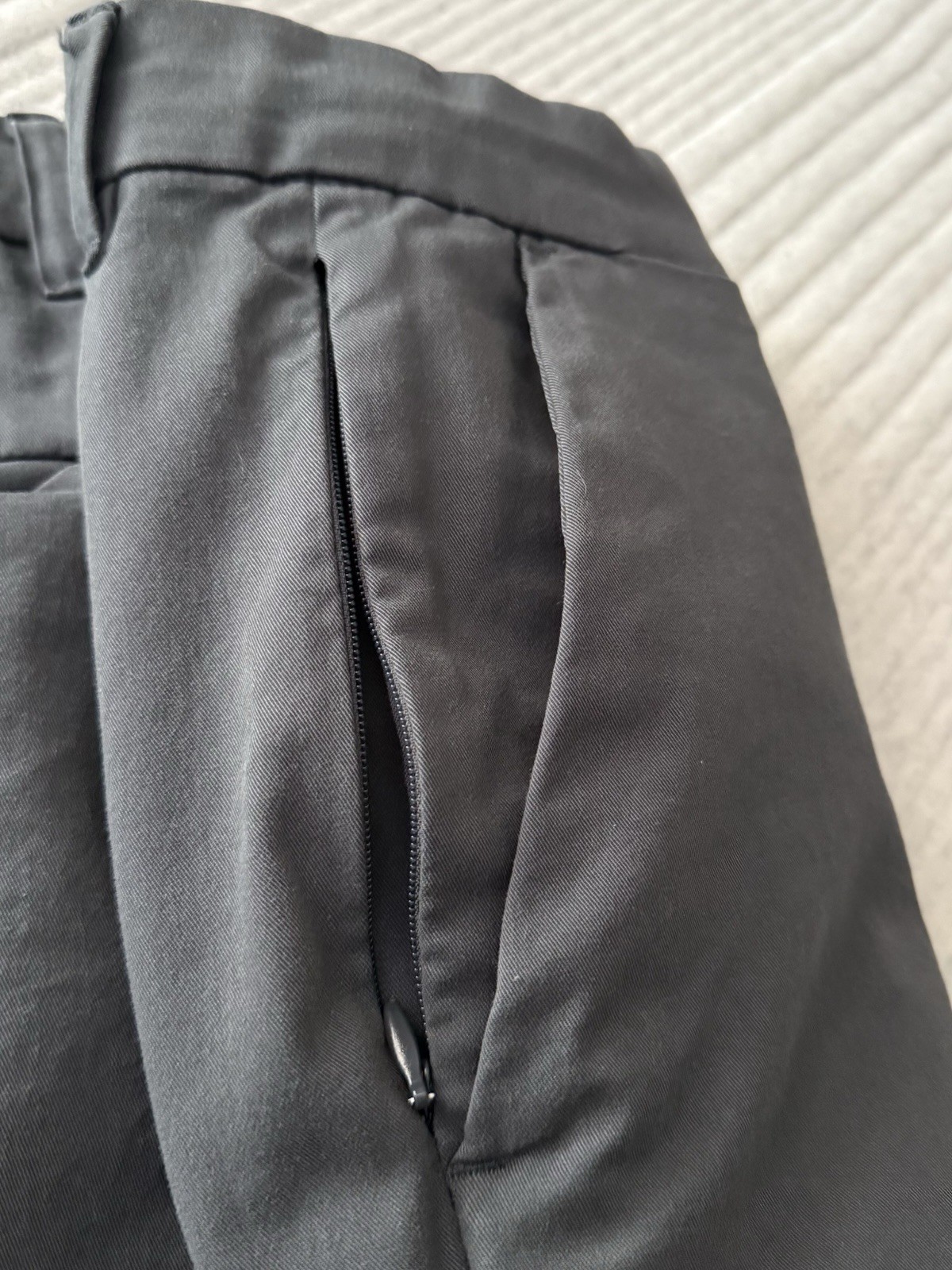 Goodfellow Hennepin Tech Mens Slim Fit Chino Pants 32×34 Charcoal Stretch Zipper