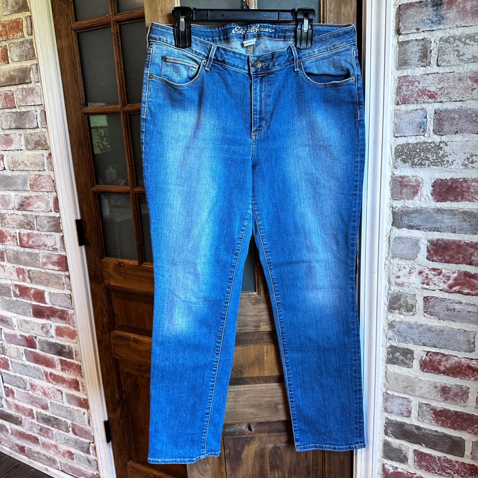 Eddie Bauer Jeans Womens 16 Blue Straight Leg Slightly Curvy Stretch Denim Pant