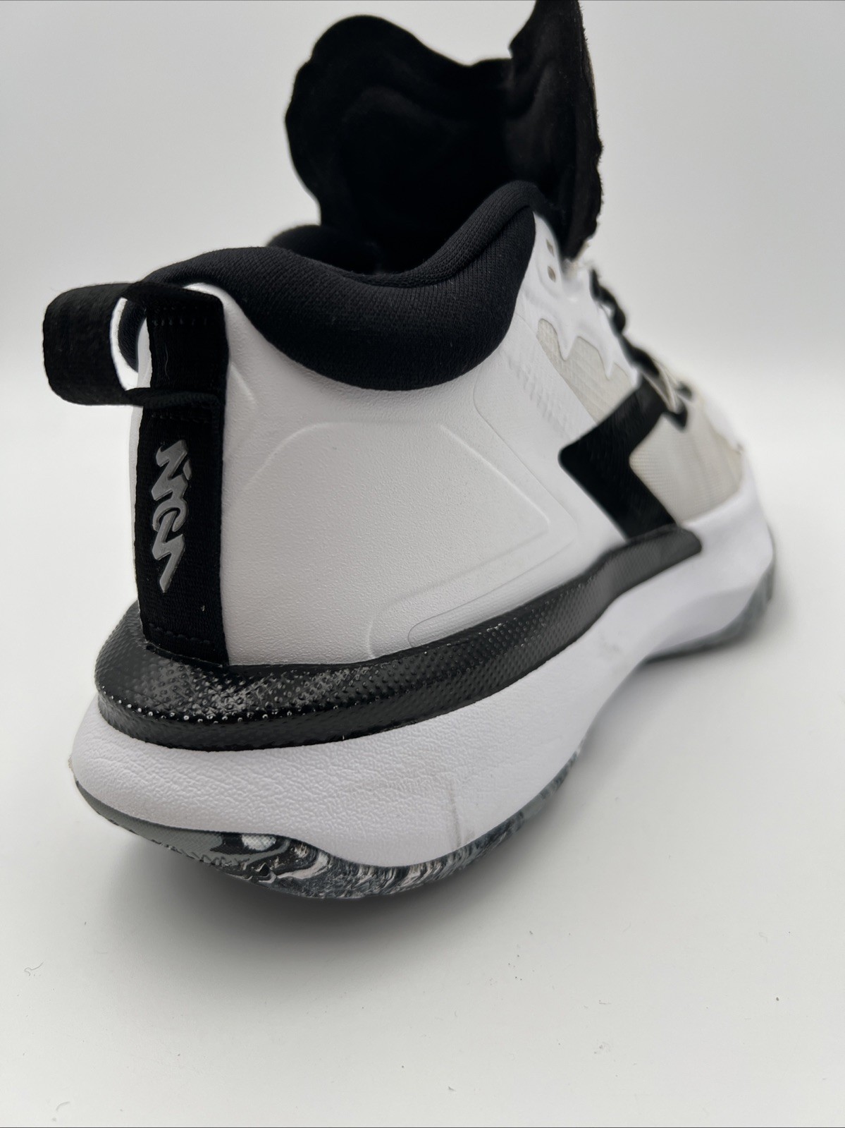 Nike Jordan Zion 1 TB White Black Basketball Sneakers Men’s 8.5 GUC DC4208-100