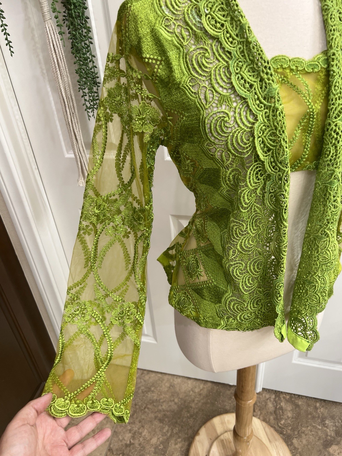 Vtg Whimsical Green Sheer Embroidered Lace Fairycore Boho Glam Open Front Sz M