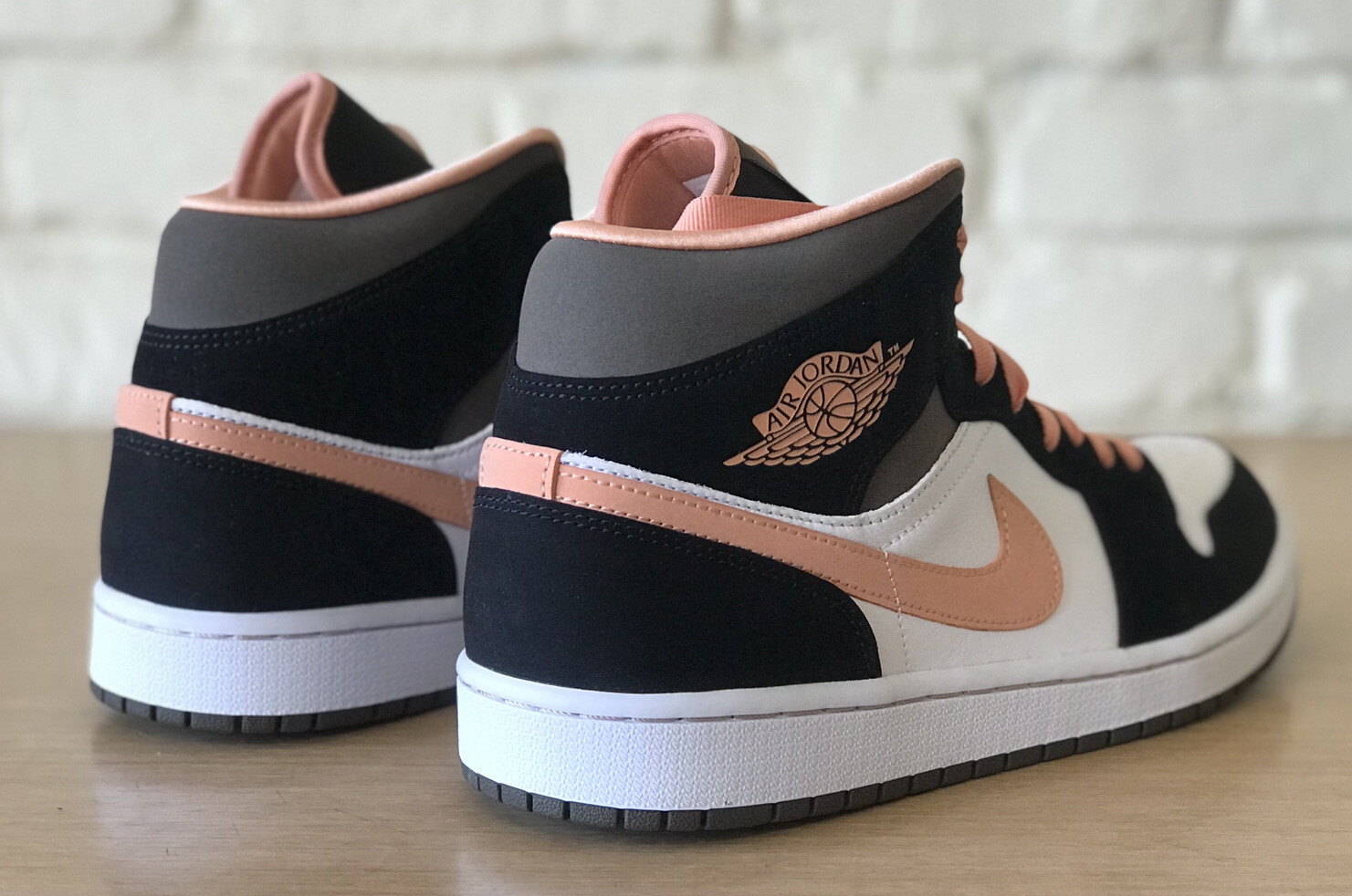 Nike Air Jordan 1 Mid SE Peach Mocha Women Size 12 / Men’s Size 10.5 DH0210-100