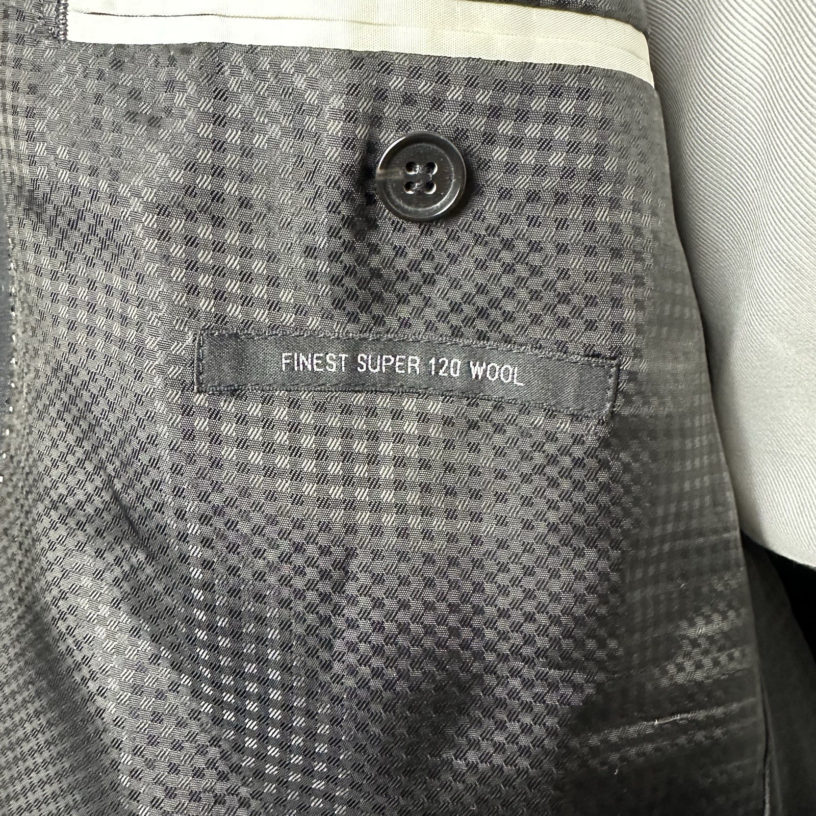 Strellson Suit 44R 38R 2PC Men’s Black Super 120’s Wool Herringbone Stripe