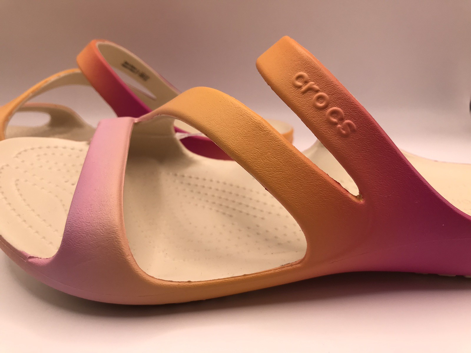 WOMEN’S CROCS KADEE II PINK/ORANGE OMBRE Z STRAP WATER FRIENDLY SANDALS 9 NWT