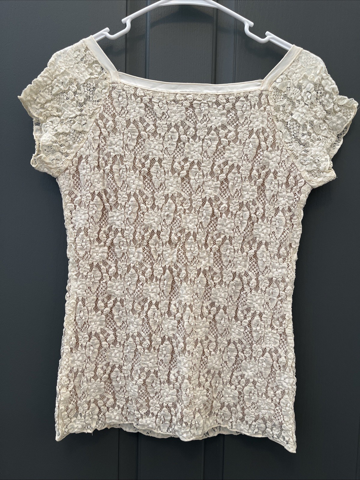 Cabi Cream Beige Lace Blouse Medium Floral Overlay Sheer Romantic Cap Sleeve Top