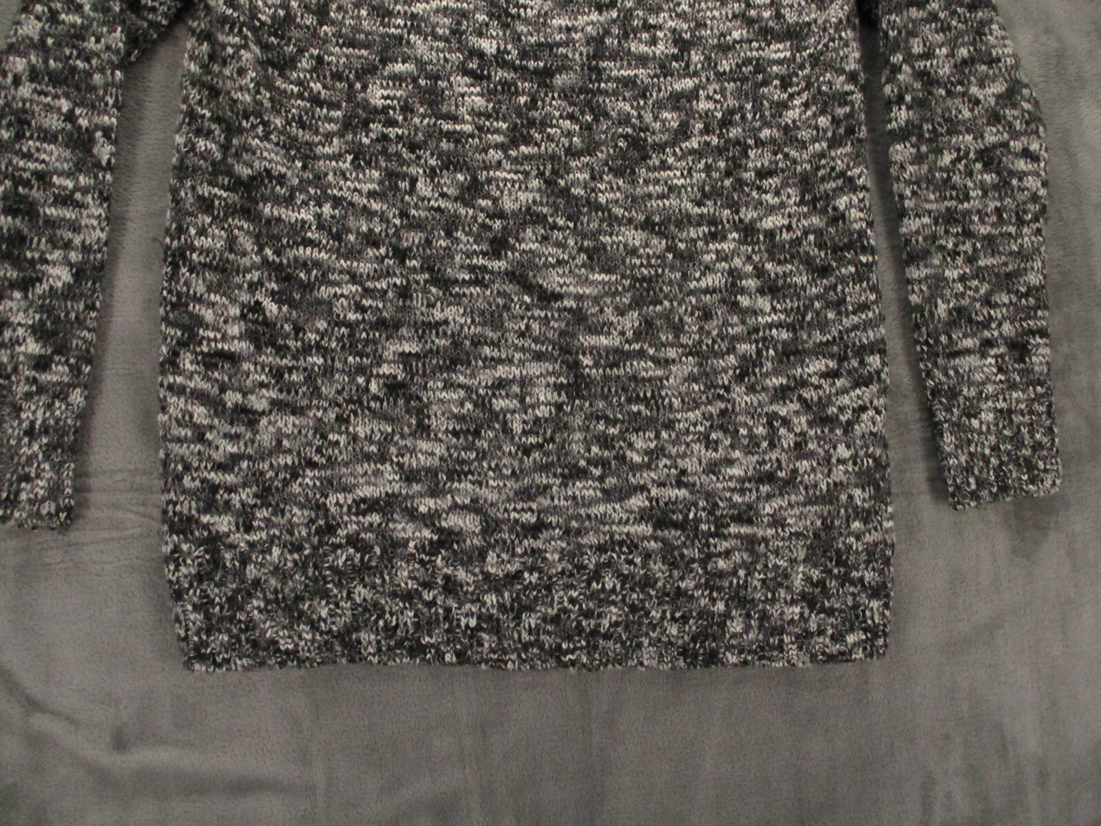 Forever 21 Sweater Women’s Medium Black White Gray Blend Acrylic Tight Knit