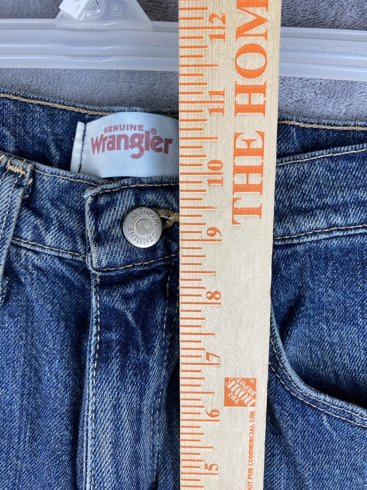 Genuine Wrangler Men’s Regular Fit Blue Jeans Size 29 x 30 (measured 28 x 28.5)