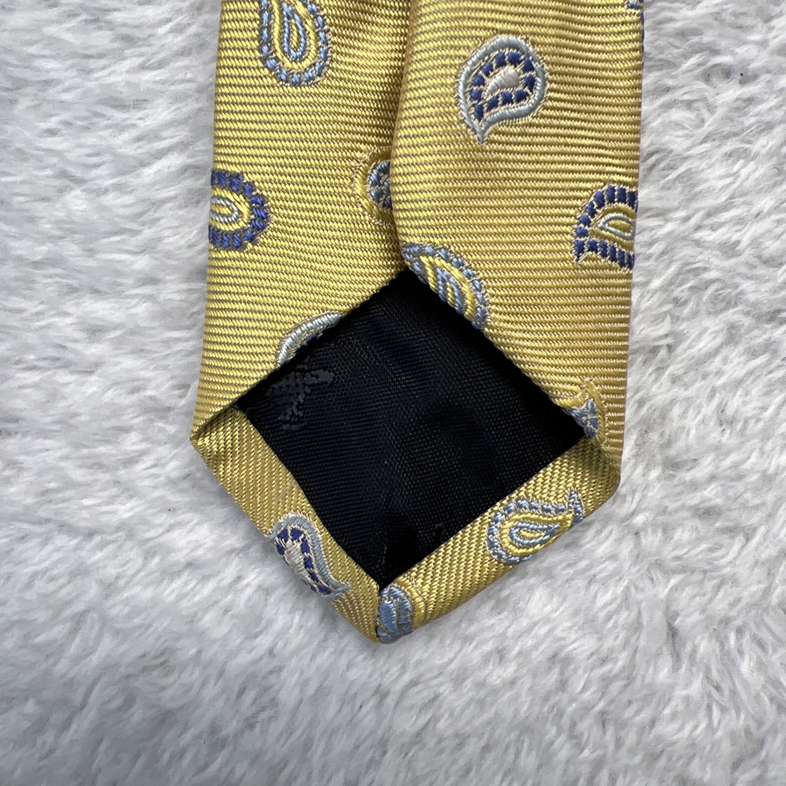 Brooks Brothers Irregular Gold Paisley Mens Necktie 3.25×58.5” Silk Made In USA