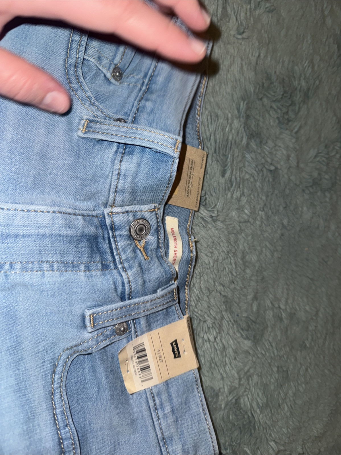 Levi’s Women’s Mild Length Slim Trough Hip Short Blue Denim 4 27W New 299650054