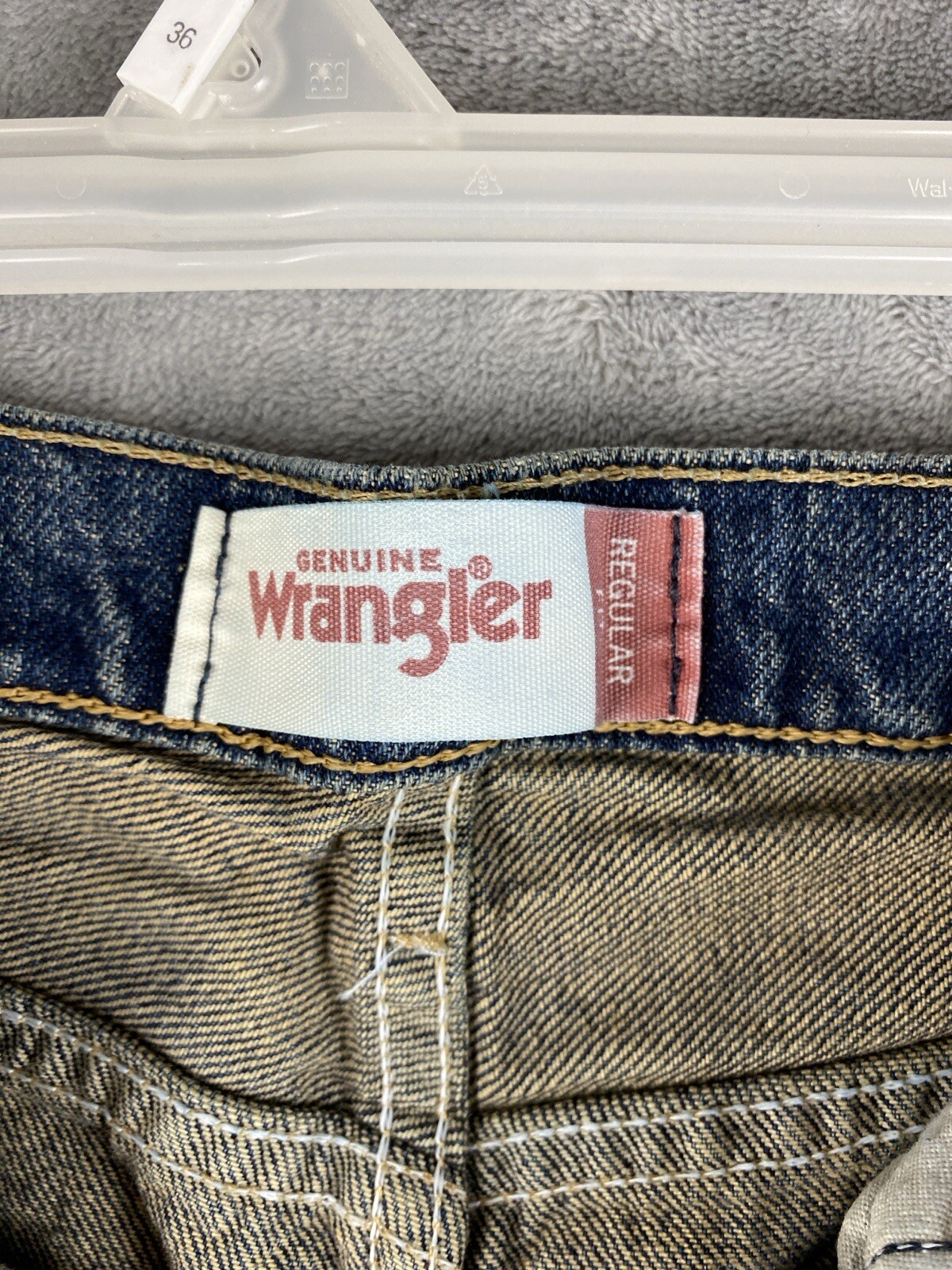 Genuine Wrangler Men’s Regular Fit Blue Jeans Size 29 x 30 (measured 28 x 28.5)