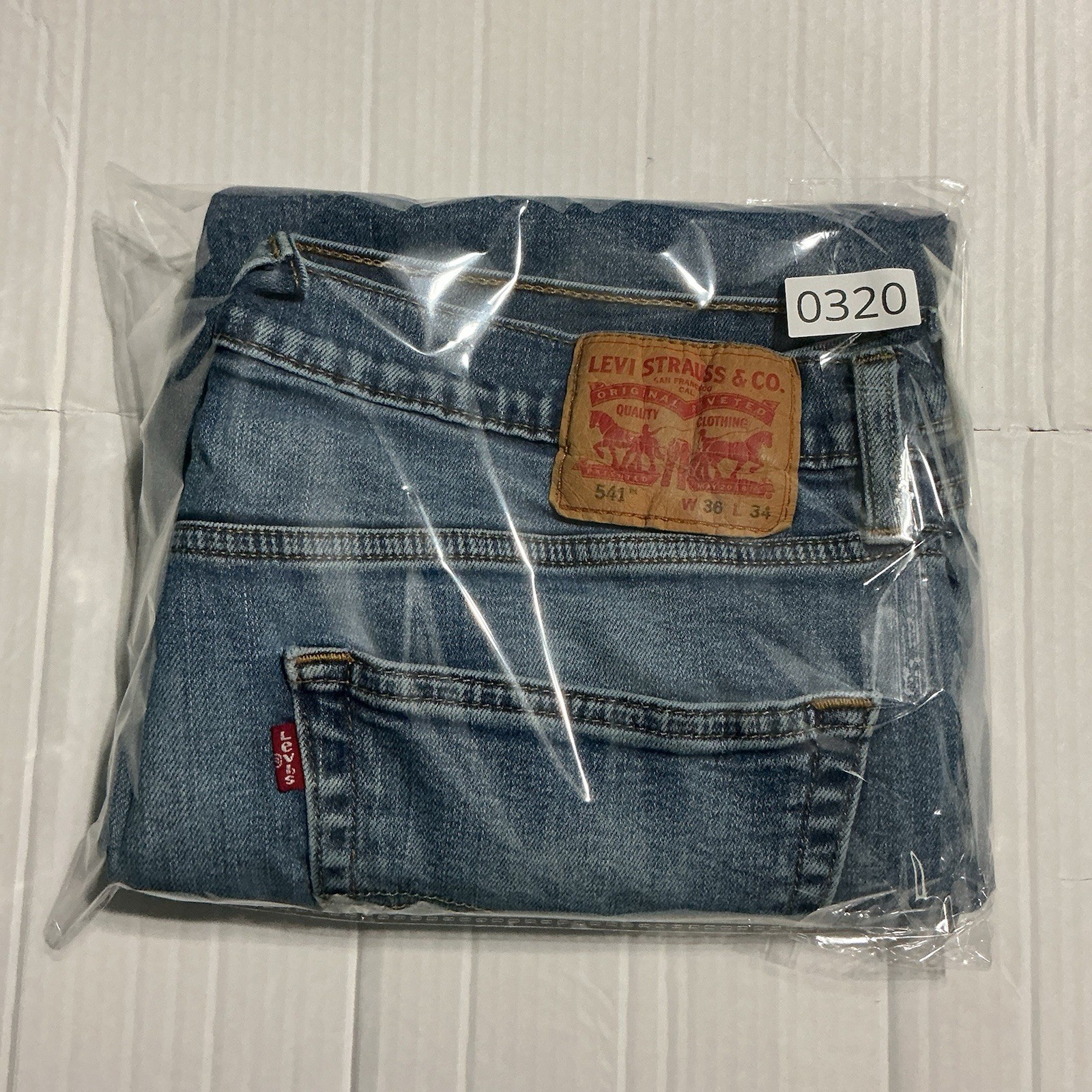 Levi’s 541 Men’s Jeans Athletic Fit, Tapered Leg, Blue Denim 36×34
