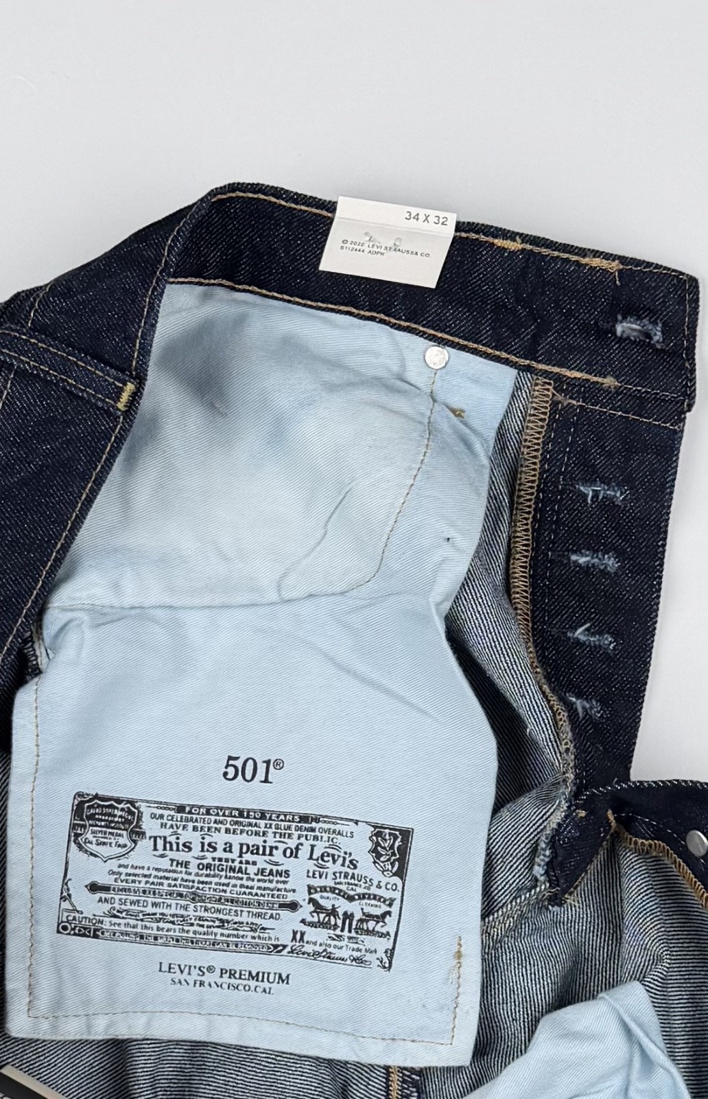 Levi’s Premium 501 Original STRAIGHT LEG Jeans Men 34×32- Blue 00501-1484 NWT