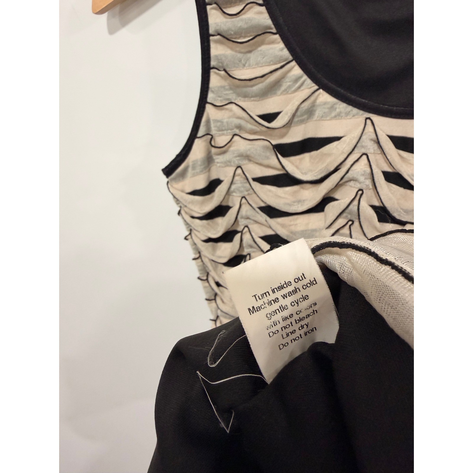 NY Collection Scalloped Ruffle Striped Tank Top Small Tan Black XNKT0190