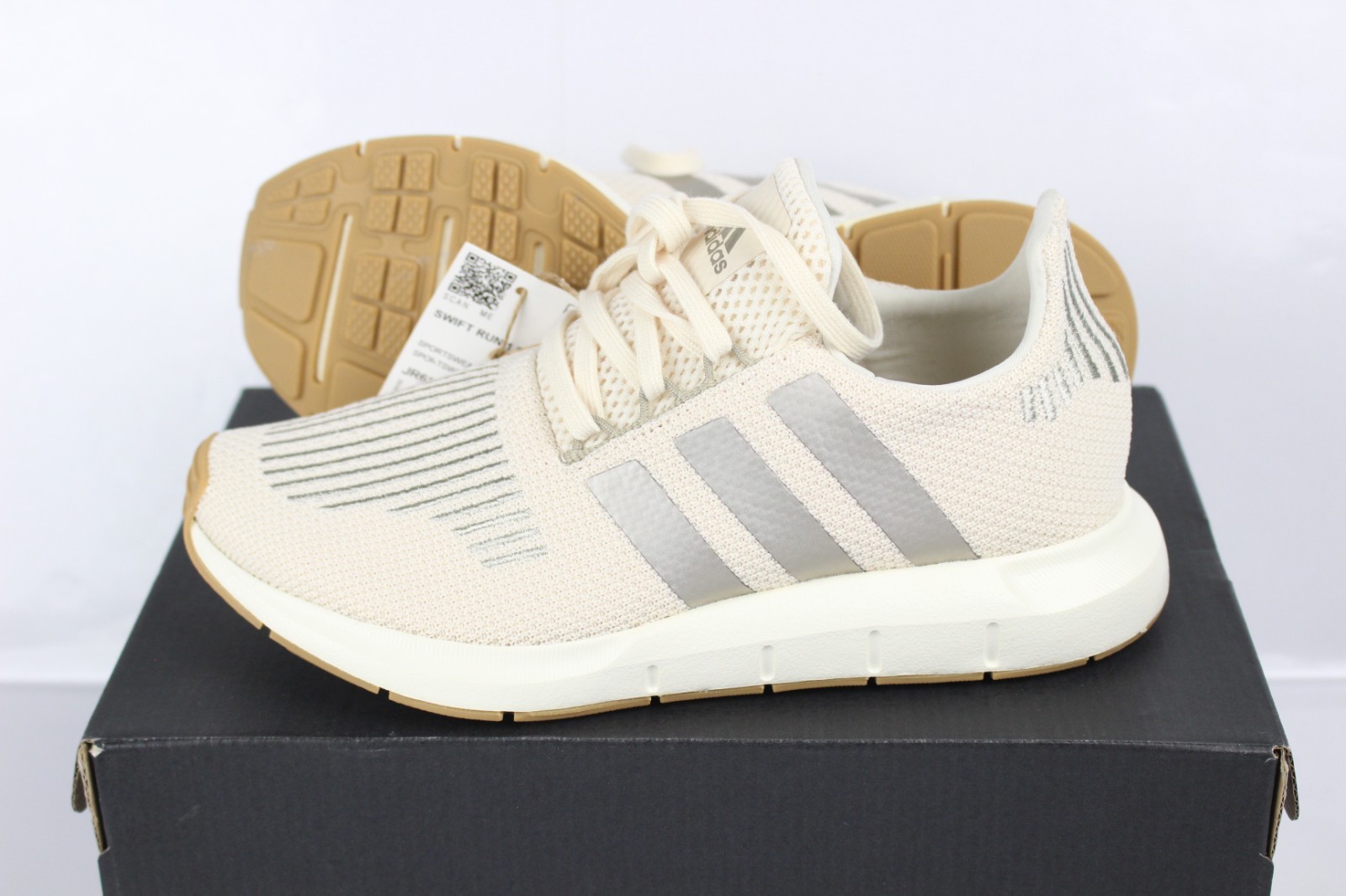 Adidas Wome’s Swift Run 1.0 Running Size 5 Wonder White Cyber Metallic Off White