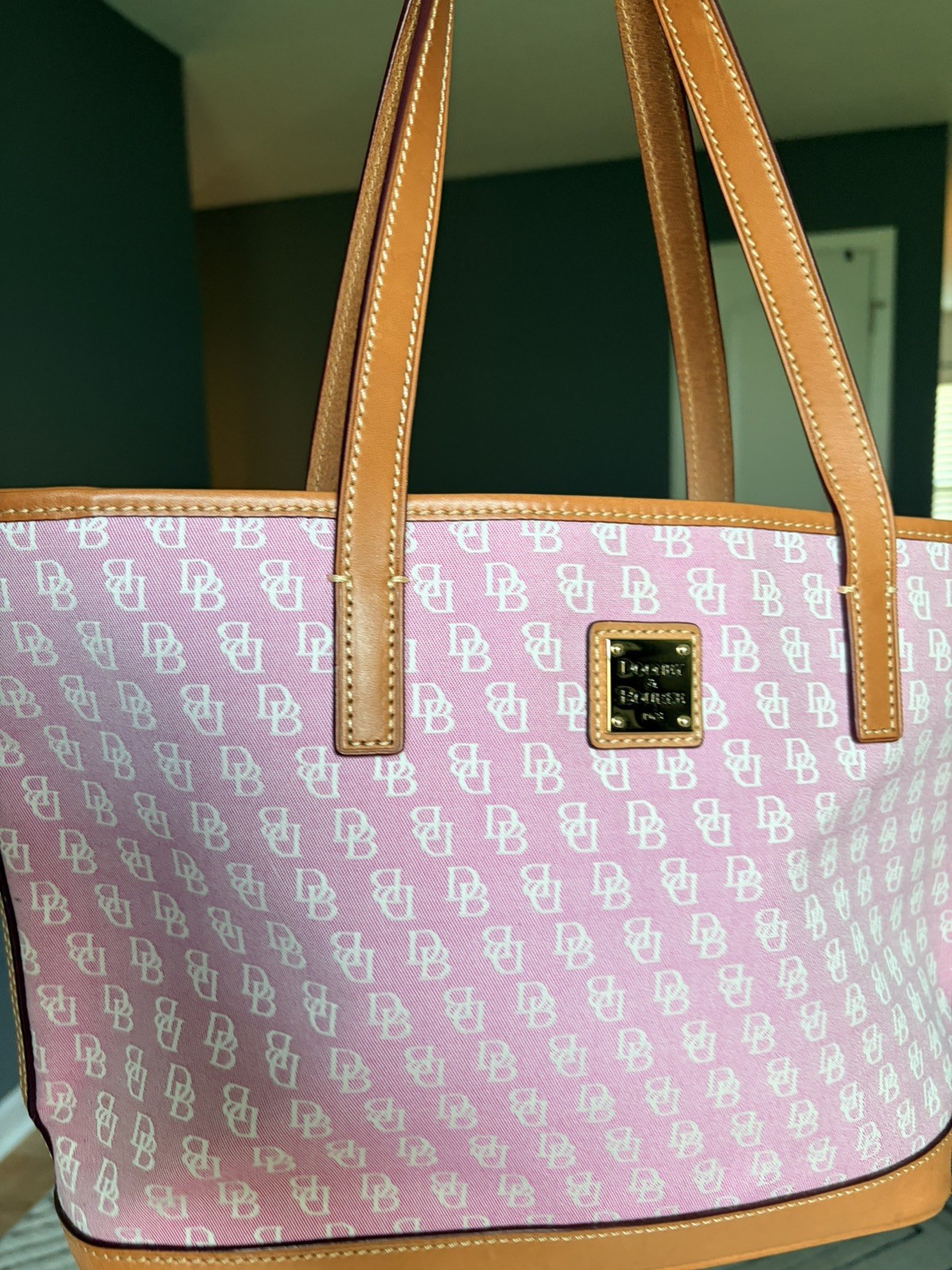 Dooney & Bourke Womens Jacquard Pink Monogram Gold Bottom Feet Handbag