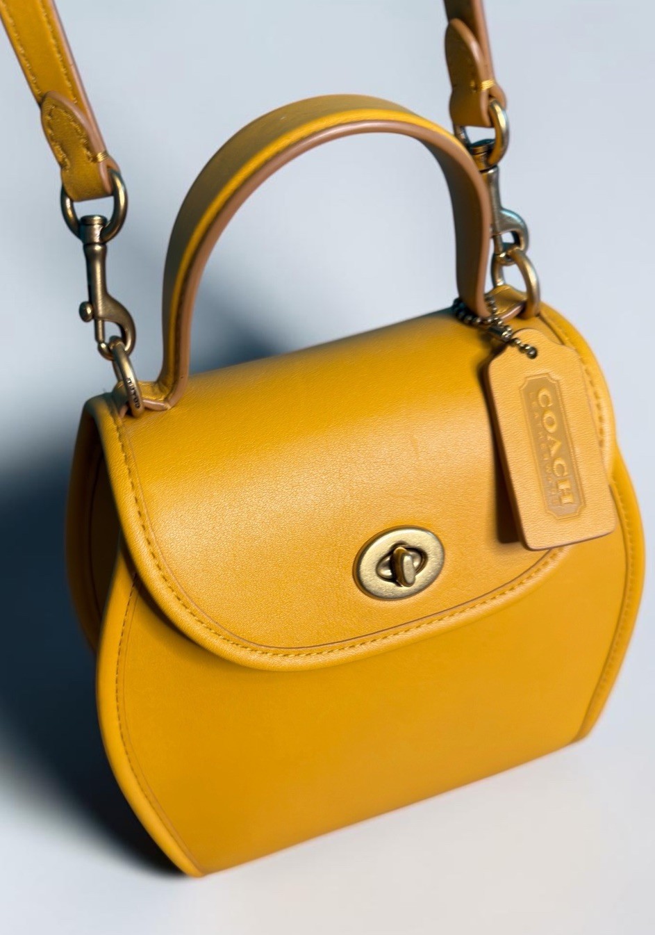 Ltd Edition Coach Turnlock Curved Top Handle Crossbody 128 Yellow Excellent