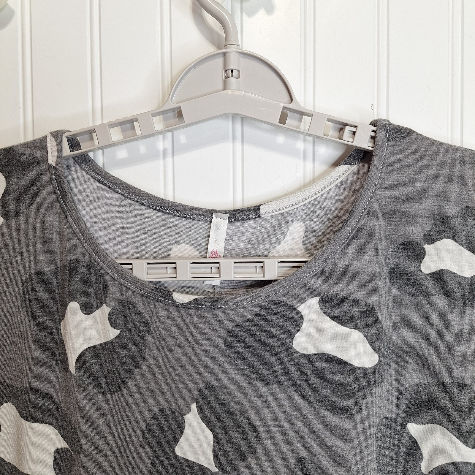 Unbranded Boutique Pullover Tunic Top Womens Size 5X-Large Gray Animal Print