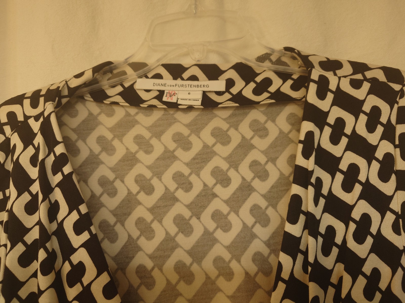Size 6 DVF Diane von Furstenberg Julian Black Chain Link 100% Silk Wrap Dress