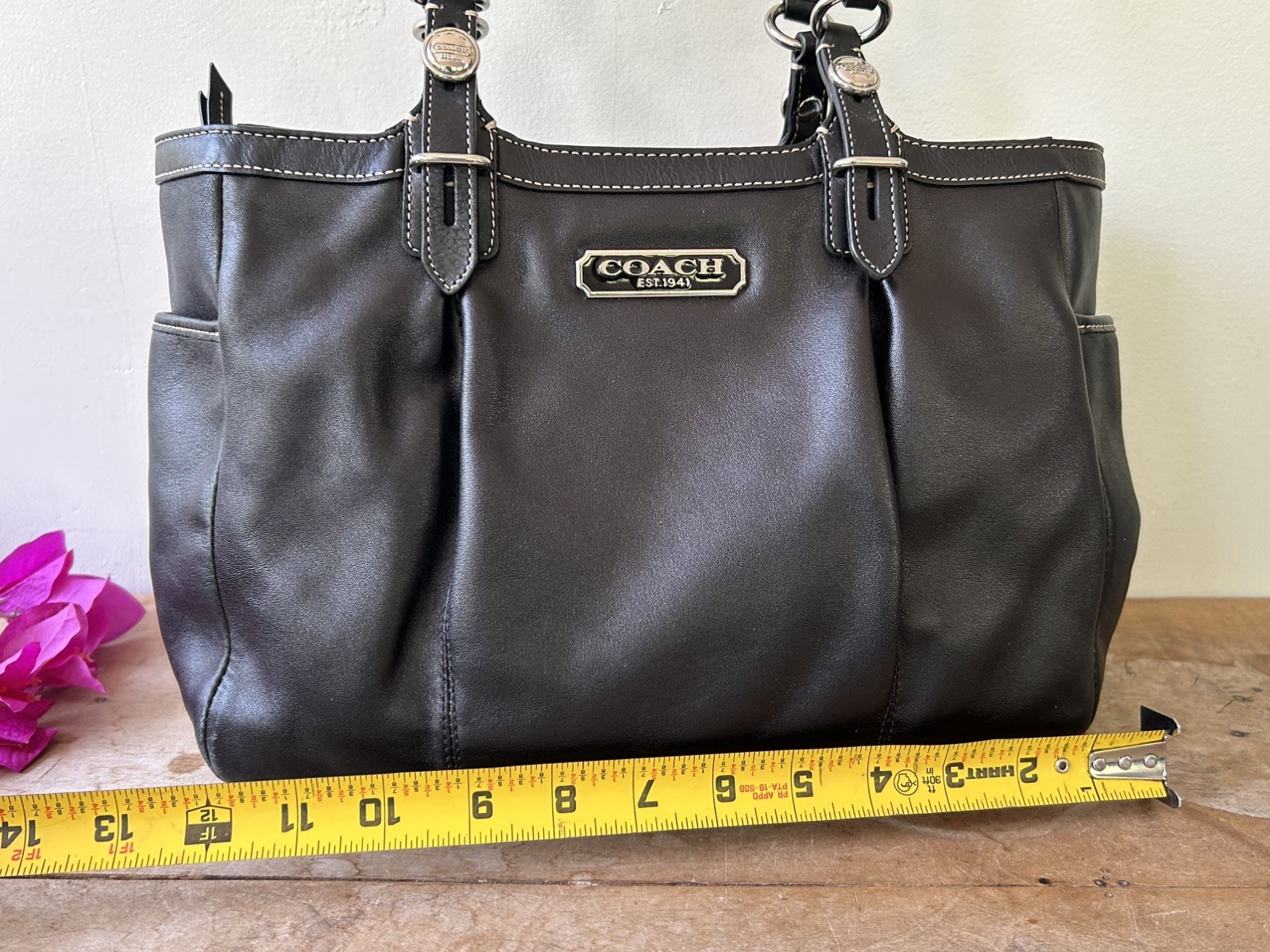 Coach gallery East west Black s atchel Bag Zip Closure. Coach F15147 *Read‼️