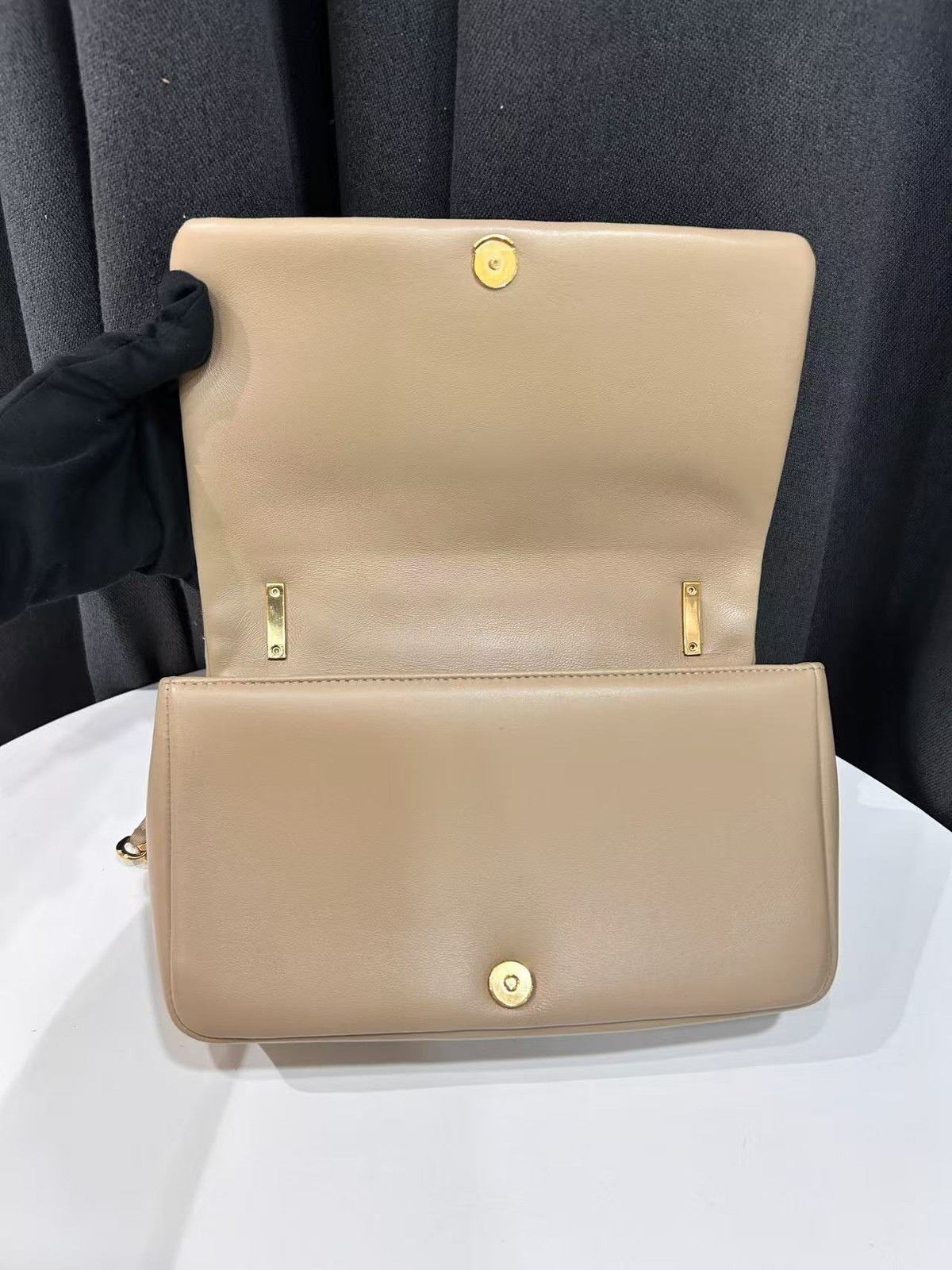 Authentic Burberry Lola Quilted Beige Lambskin Chain Crossbody Bag Italy