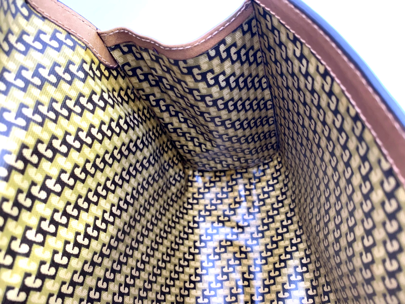 GUCCI VINTAGE Web Stripe Clutch Suede Leather Camel Large Rare Authentic