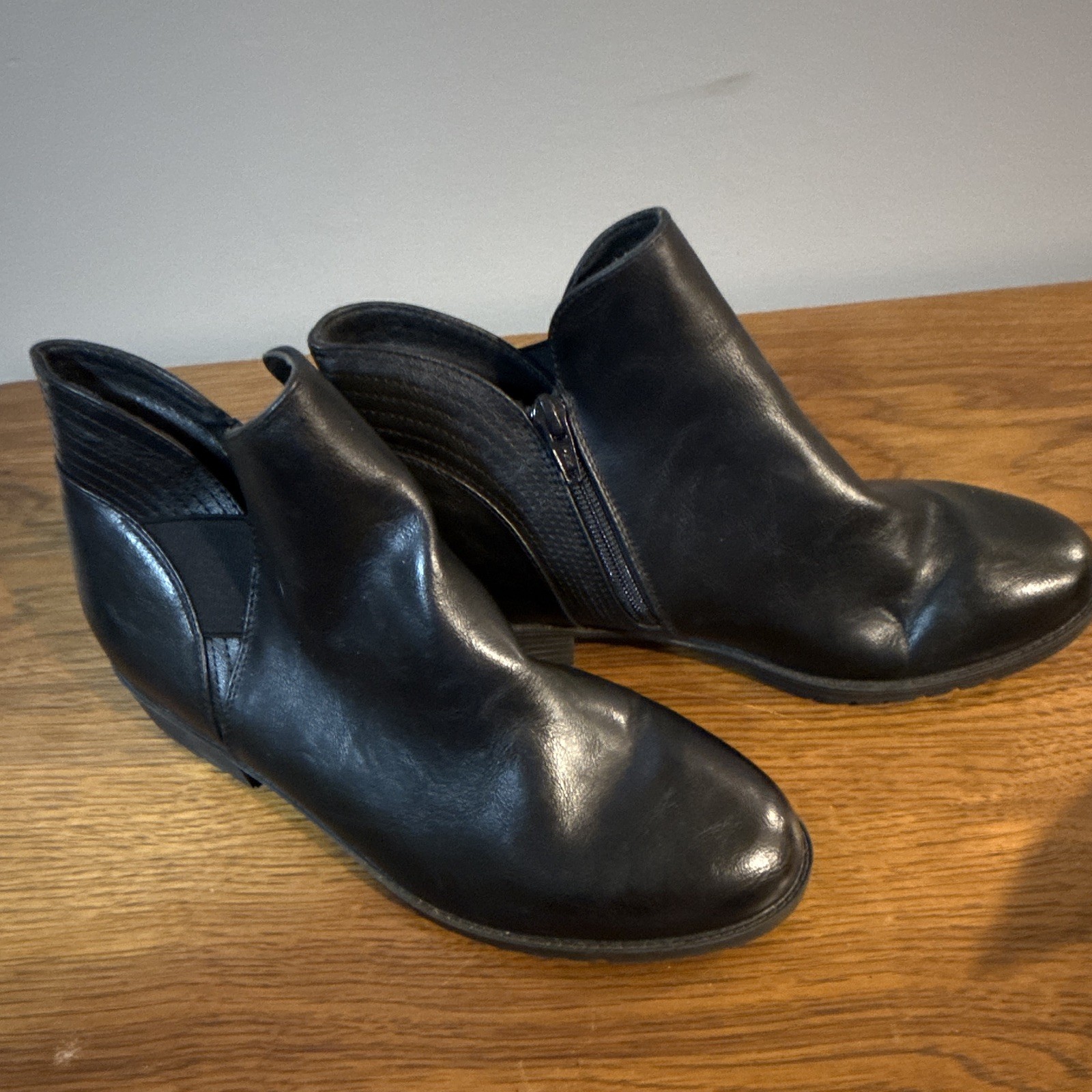Kim Rogers Ultra Comfort Technology Harbor Black Leather Zip Ankle Bootie US 9