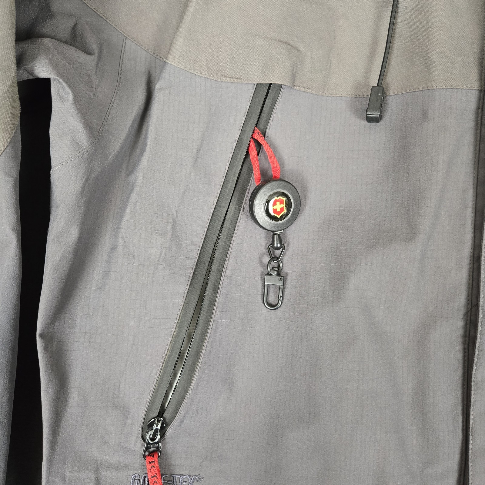 Victorinox Jacket Mens Medium Gray Gore Tex XCR Waterproof Shell Outdoor *READ