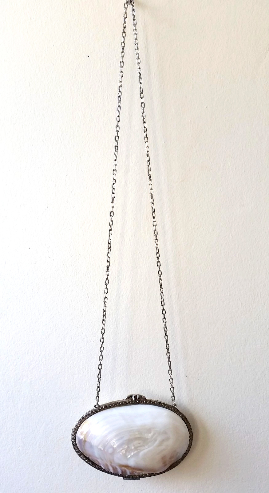 Vtg Mother of Pearl Clutch Bag Shell Pouch Shoulder Chain Hasp White Lady Mom 8″