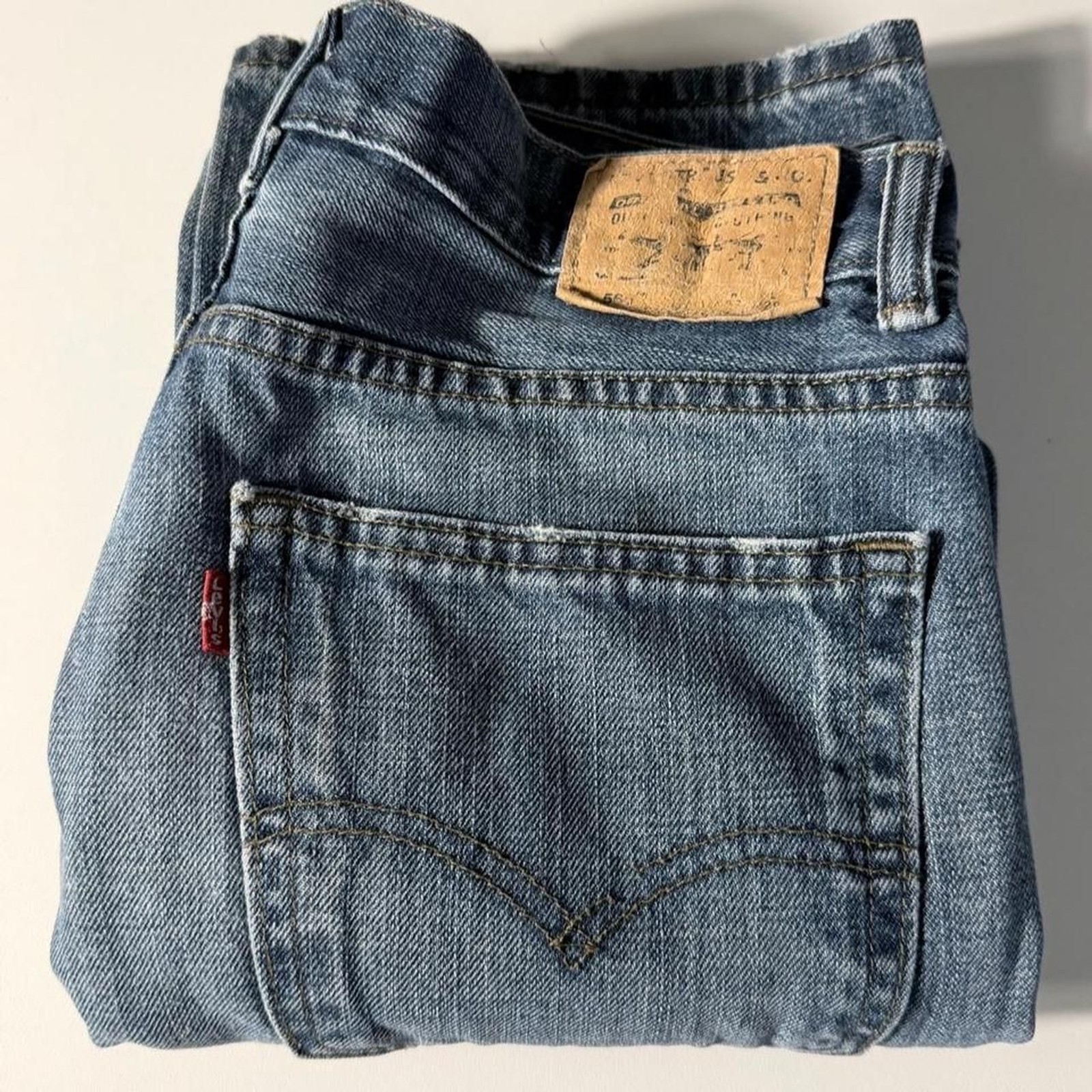 Vintage Levi’s 569 medium wash jeans