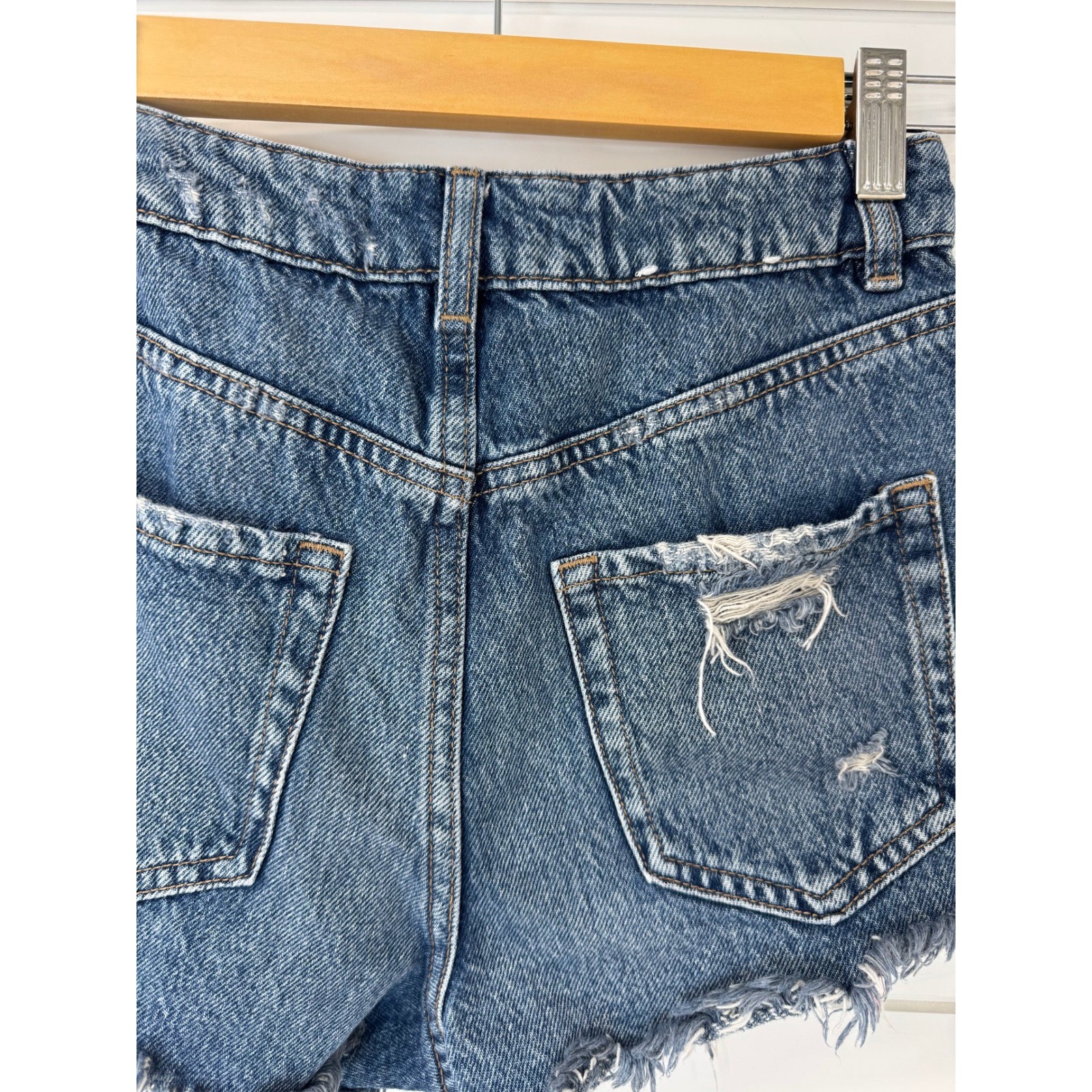 Garage Festival Denim Shorts Distressed Raw Hem Medium Wash Blue Womens Size 00