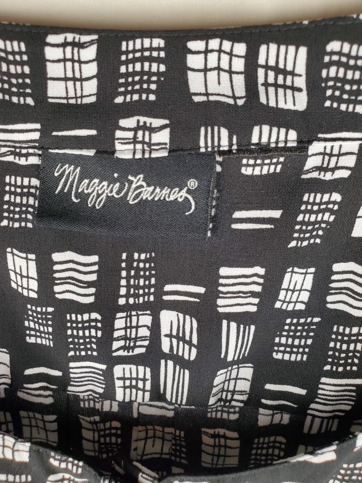 Maggie Barnes Size 4X Black White Grid Print Blouse Tunic V-Neck