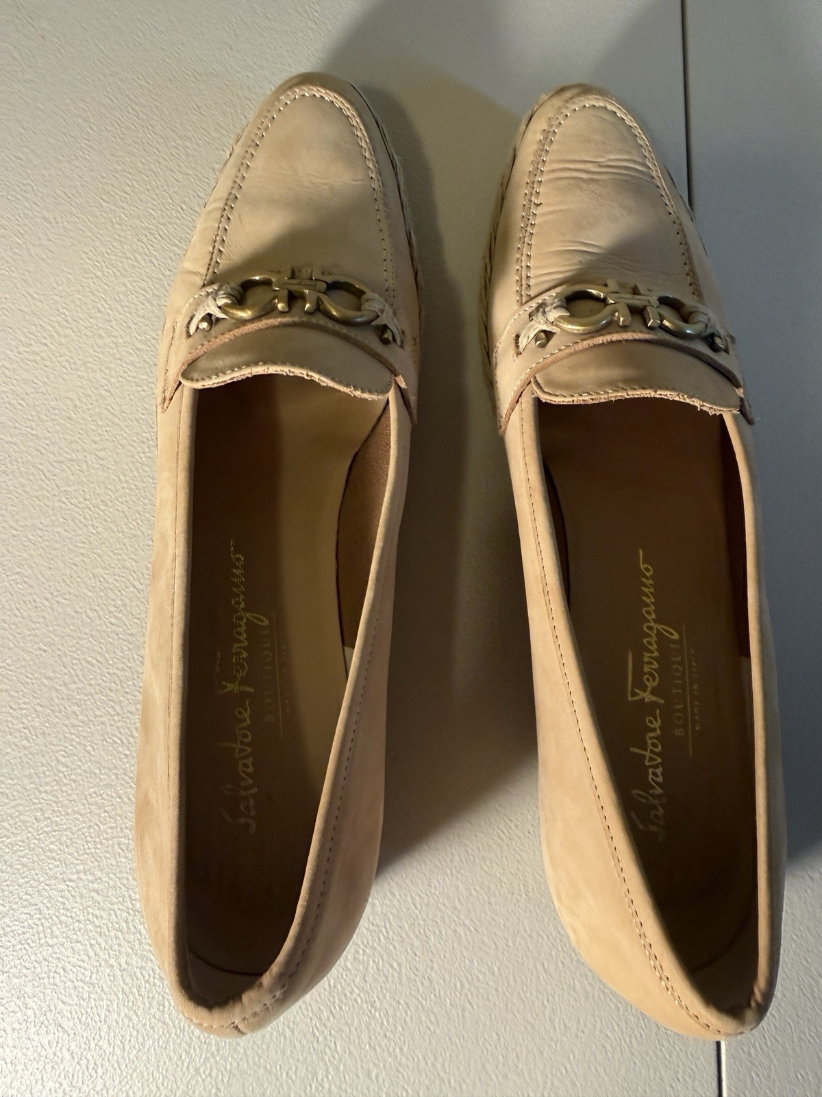 Salvatore Ferragamo Beige Nude Leather Loafers Classic Gancini Horsebit Size 9.5