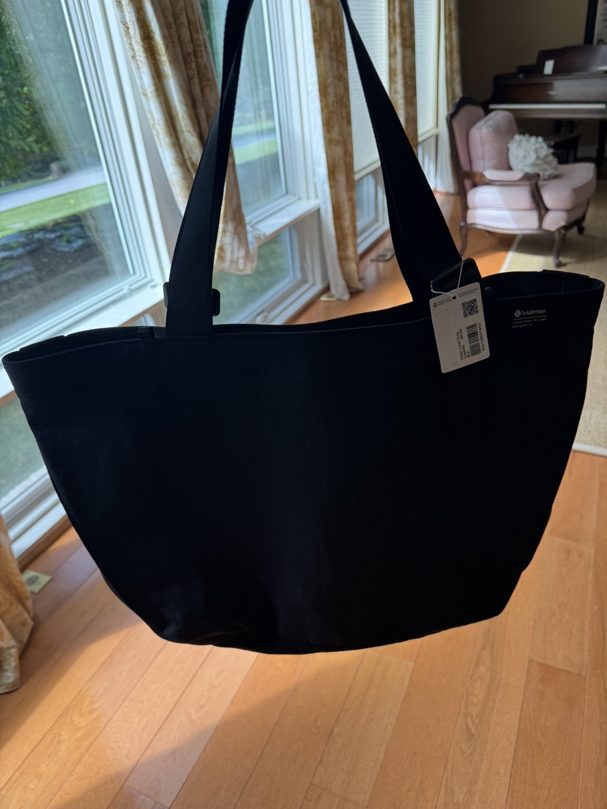 Lululemon Clean Lines Tote Bag Large Black Adjustable Strap Travel Gym NWT