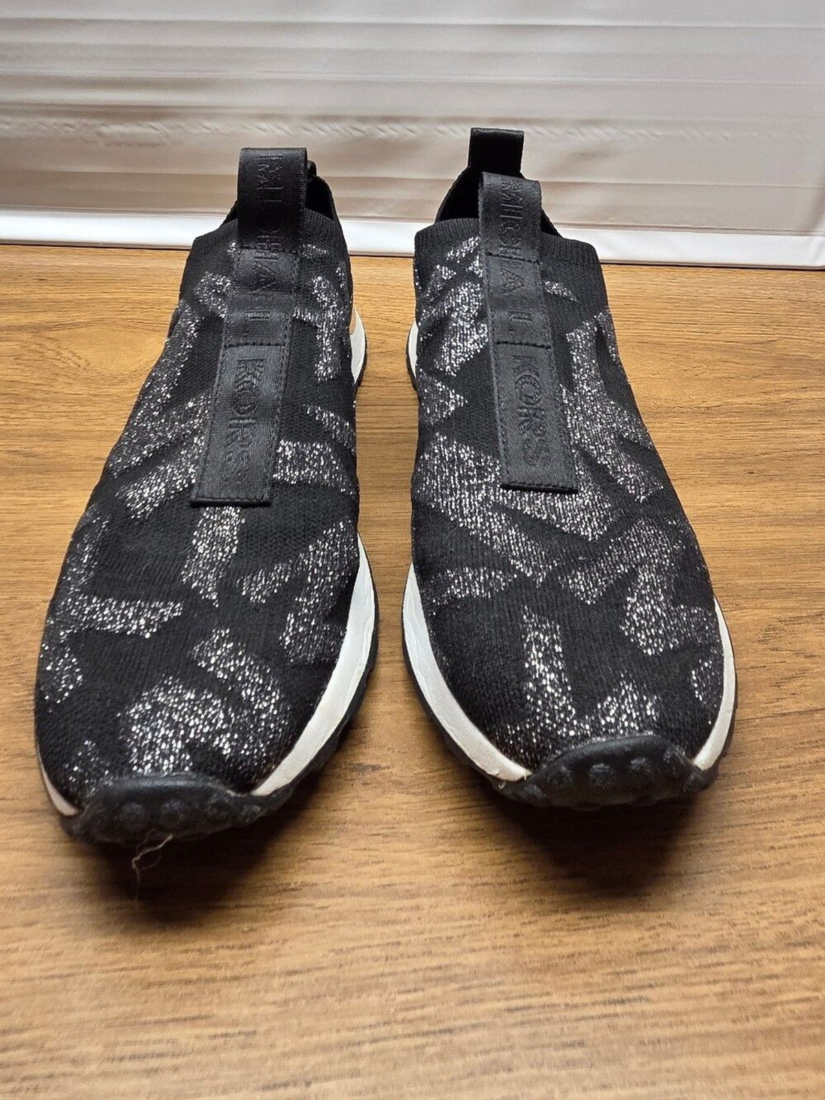 MICHAEL Michael Kors Bodie Slip-On Sneakers Black/Silver Metallic Logo Knit – 9M