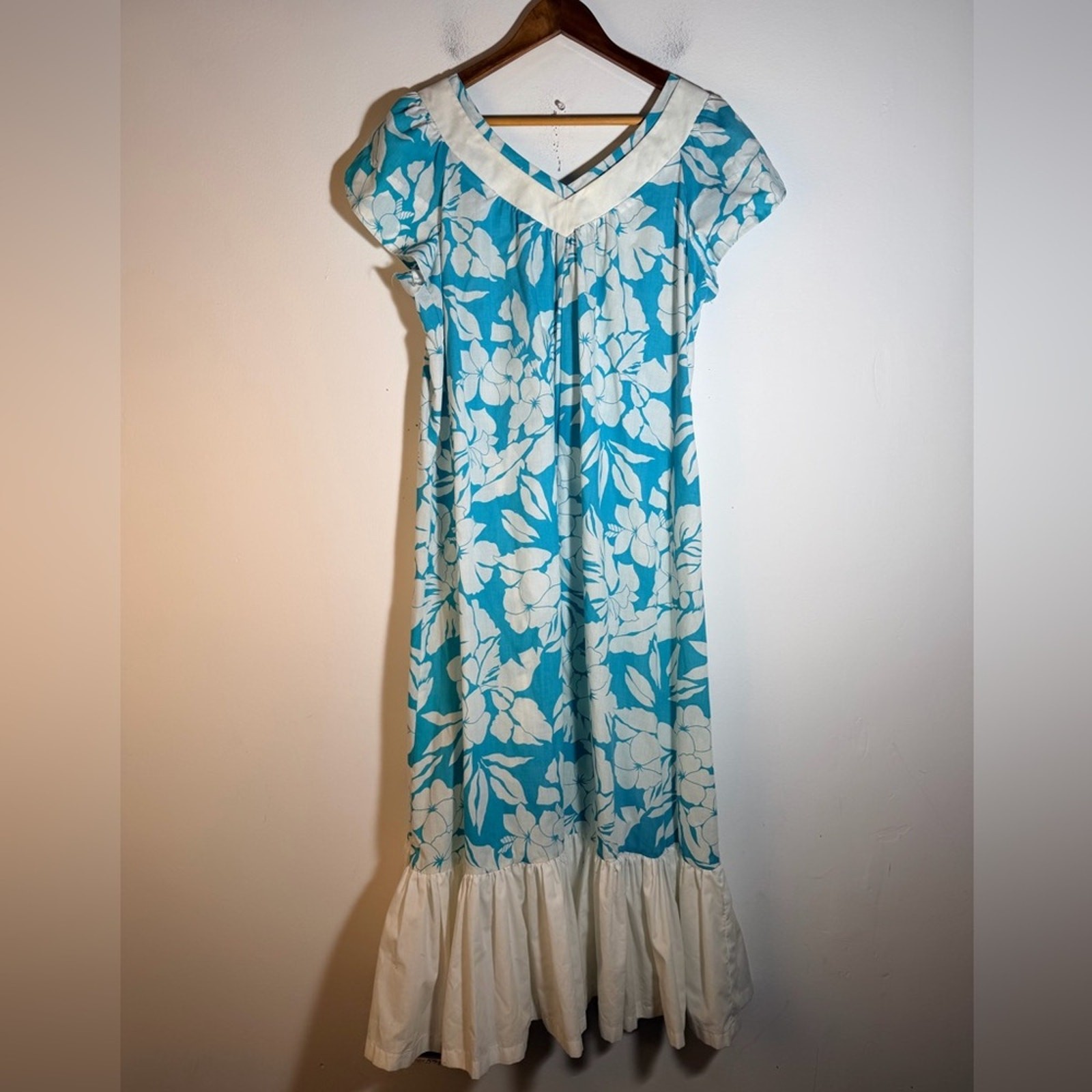 Hilo Hattie Turquoise and White Floral Maxi Dress