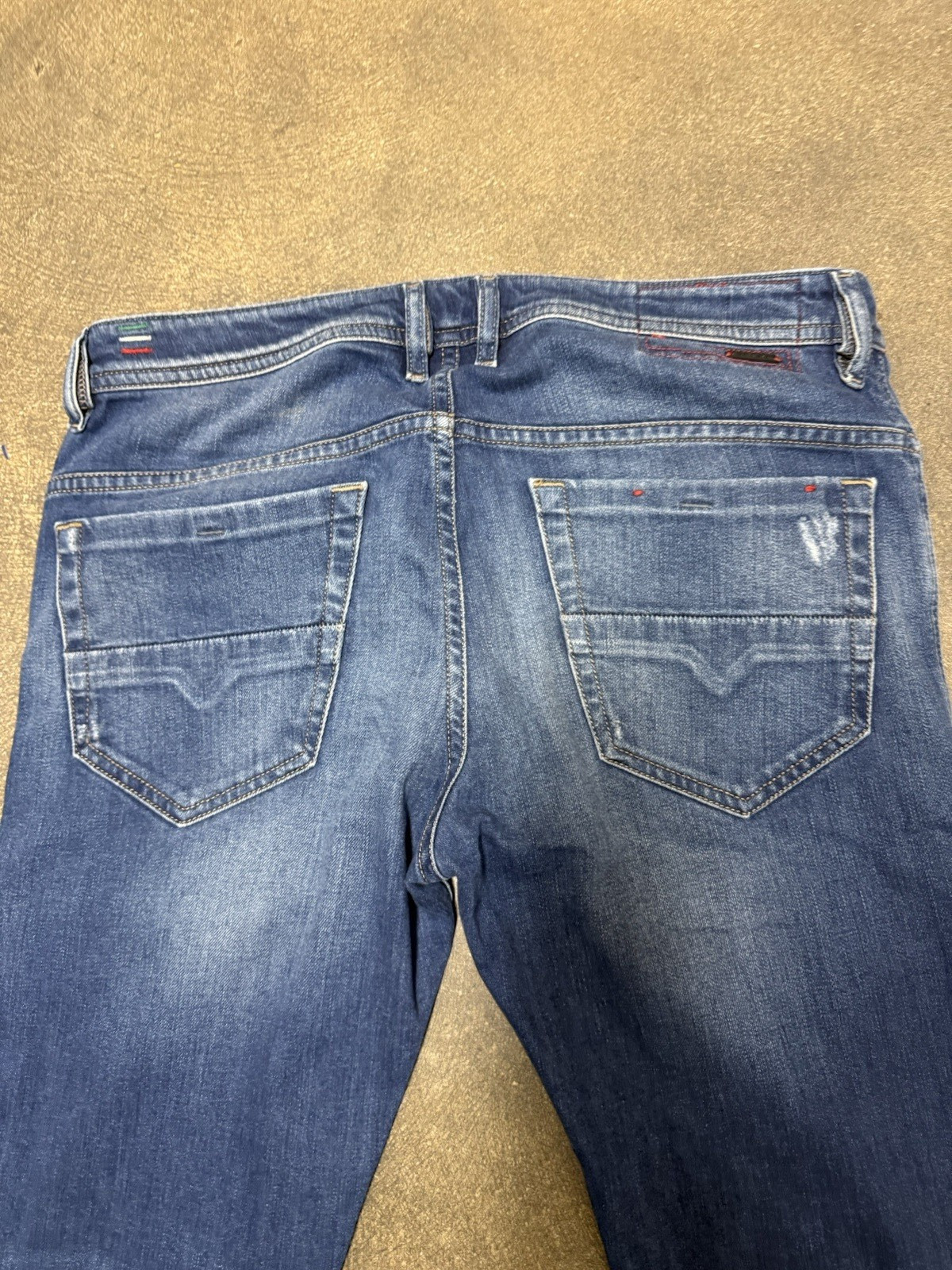Diesel Men’s 33 x 30 Slim Skinny Jeans Blue Medium Wash Denim Mid Rise A36