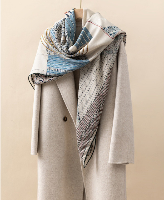 70% Cashmere 30% Silk Neckerchief Scarf 53” Shawl Bandana wheel Print Wrap new