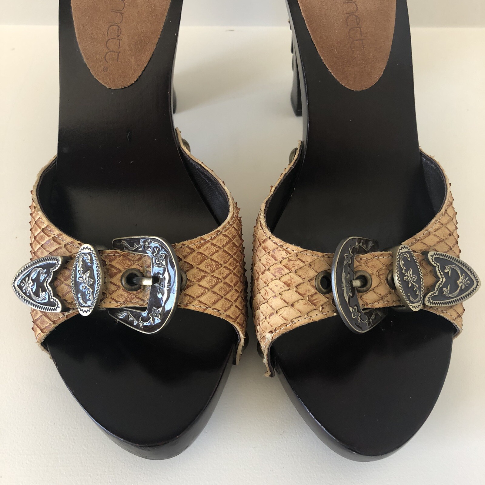 Jessica Bennett Slide Shoe SIZE 6M Wood Sole Tan Sandal Buckle Studs Embellished
