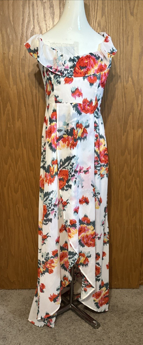 Davi & Dani Floral Off-Shoulder Stunning Dress Size Large Flowing Back NWT