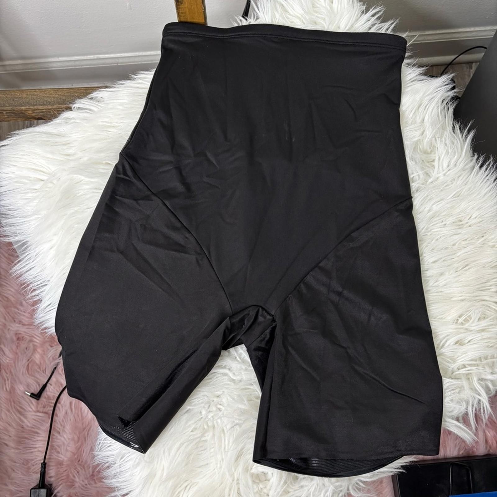 Slimshaper by Miracle Brands Black High-Waisted Shapewear Shorts Size L