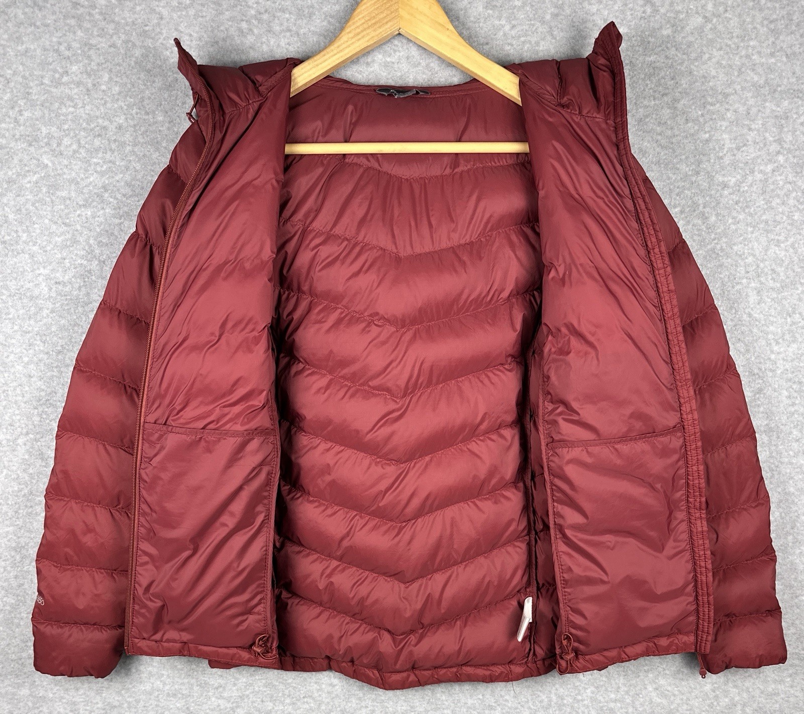 Eddie Bauer Women’s Medium Down Puffer Jacket Hooded Burgundy 80% Down
