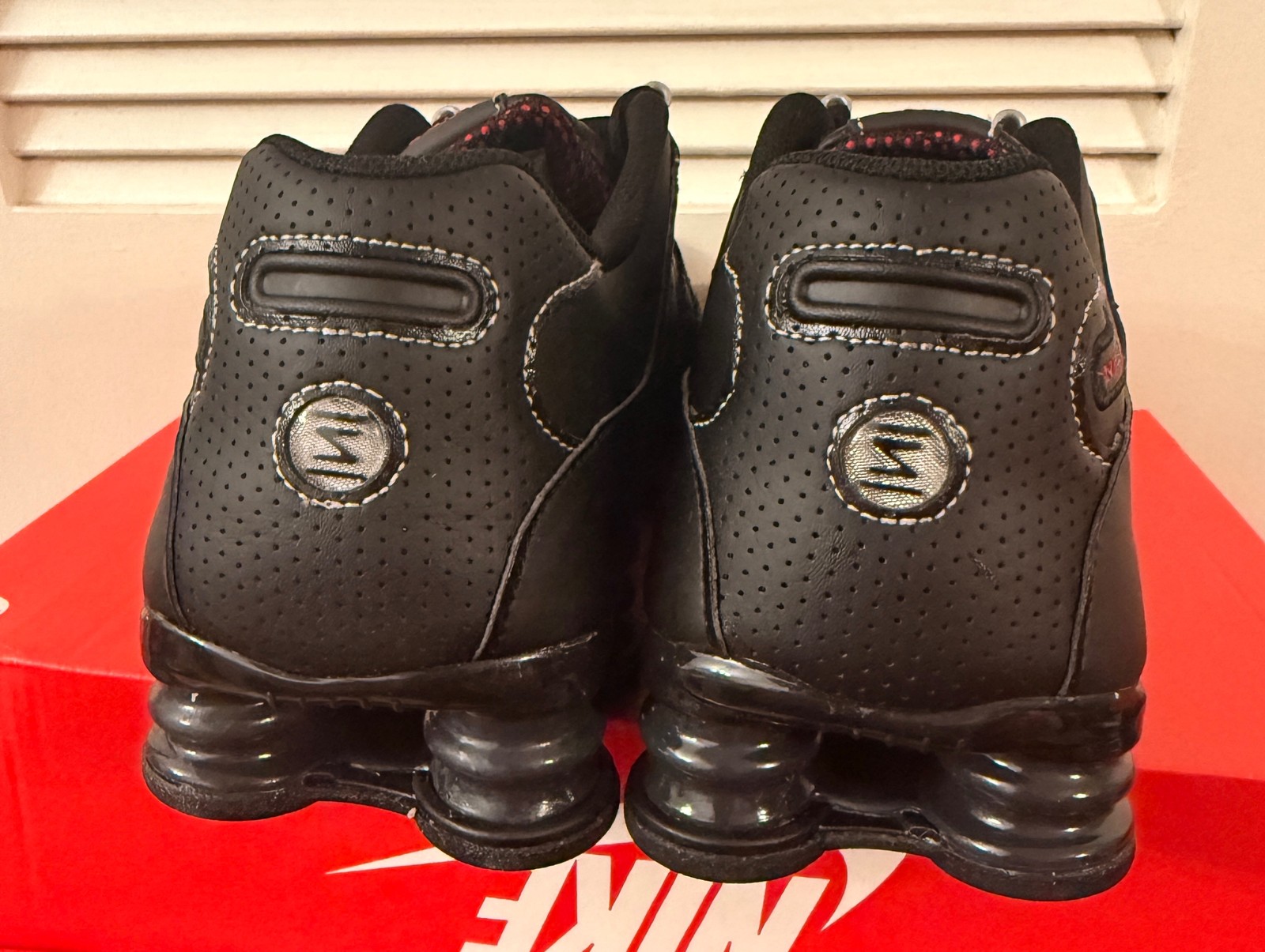 Nike Shox NZ Men’s Shoes Black White Varsity Red 378341-017 Size 10